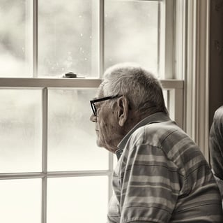 Pros y contras de mantener a su ser querido en casa