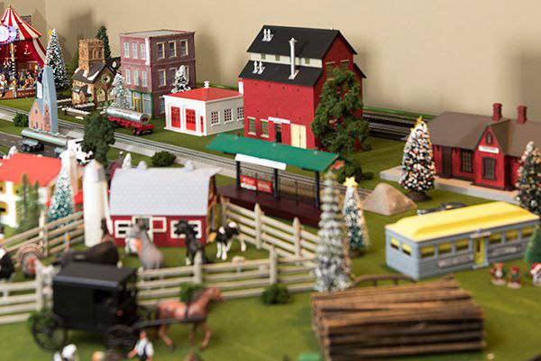 Model_Railroad_Farm_WARE