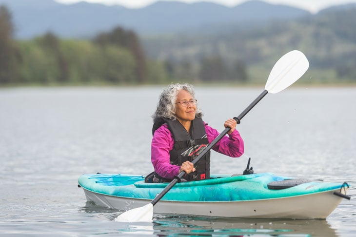 Independent-senior-woman-kayaking