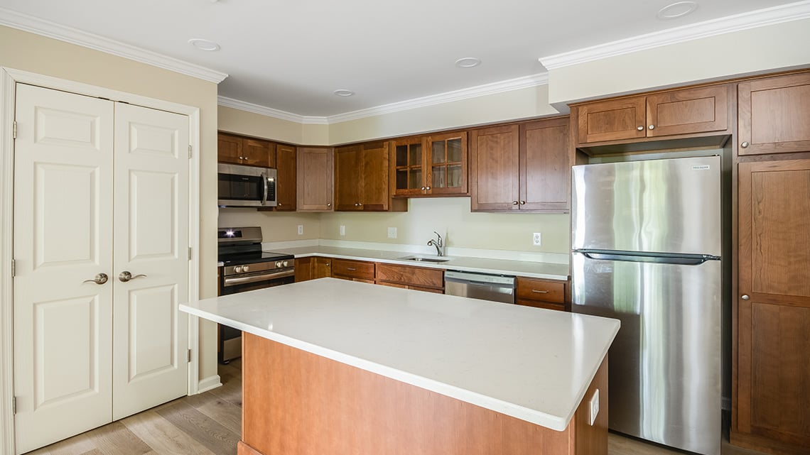 Kitchen-PineRun_Furlong_Deluxe_Cottage_2438