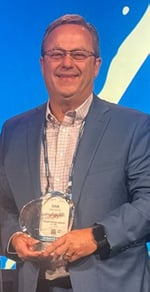 Sized_Dan with award