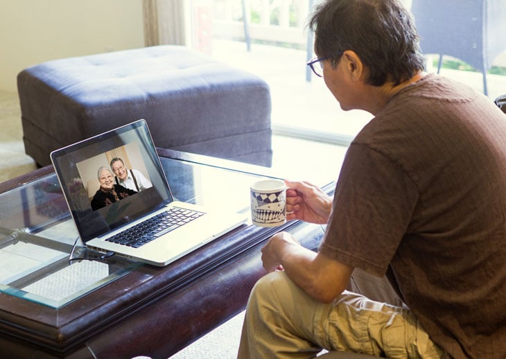 virtual-visit-with-family-member-in-seniro-care-during-covid19