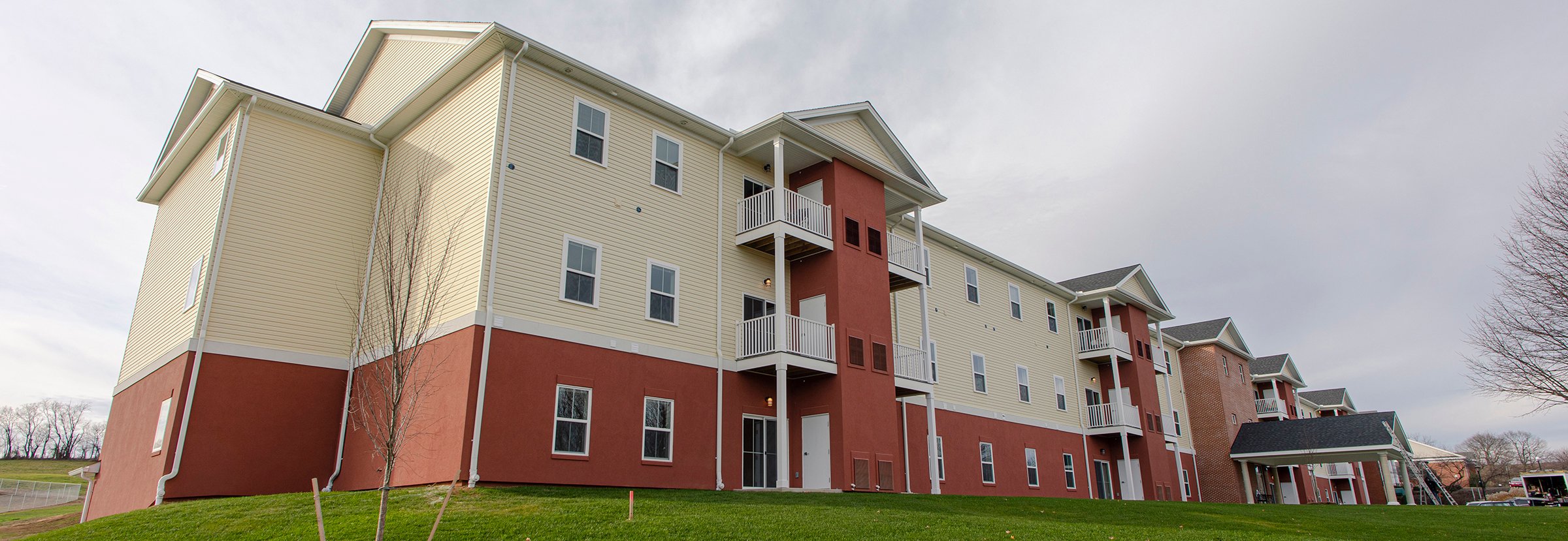 Exterior_Horiz2_QV