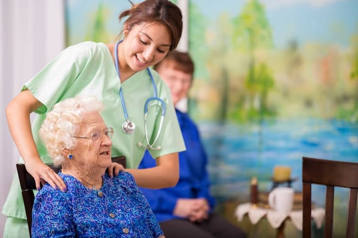 senior-shoulder-massage-compassionate-touch (1)