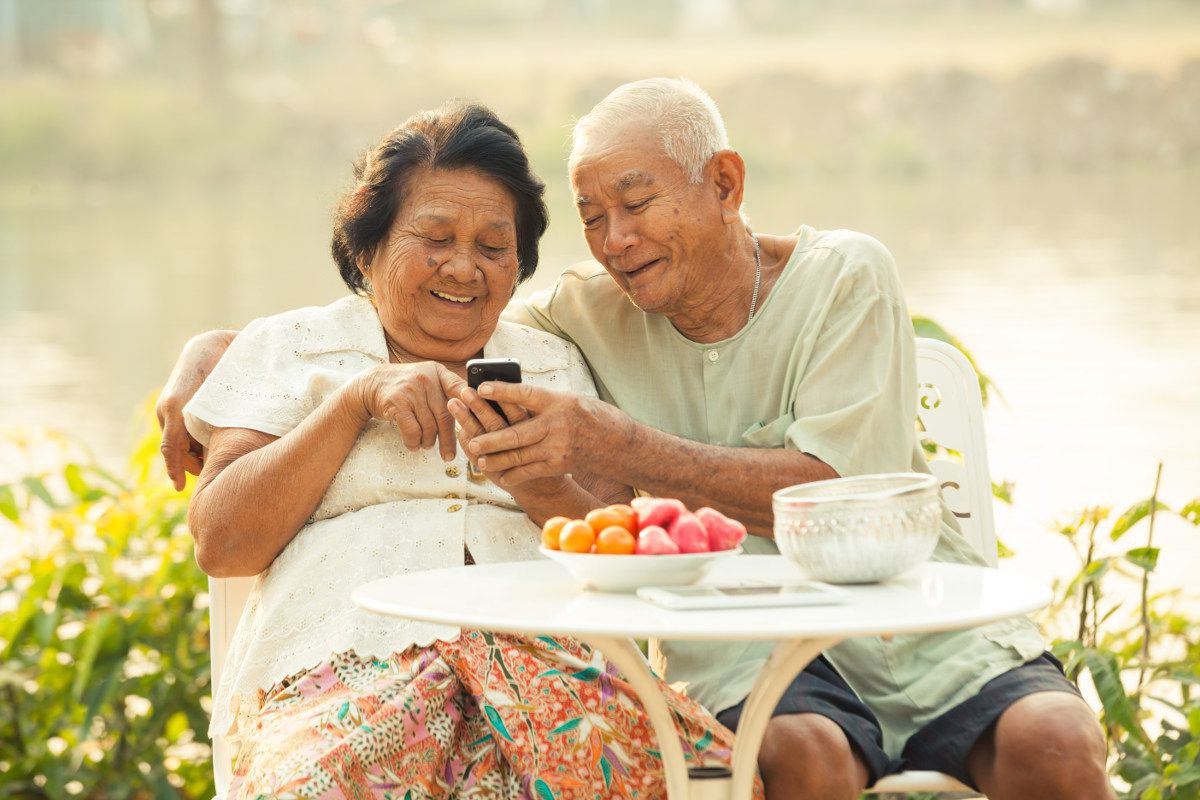 Seniors & Cell Phones: A Dichotomy of Usage